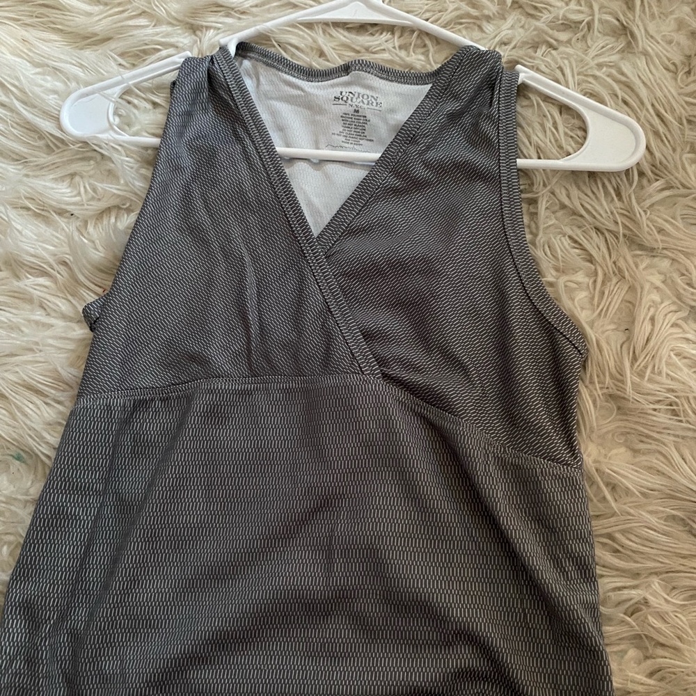 UNION SQUARE grey vneck tank top size medium GREAT CONDITION